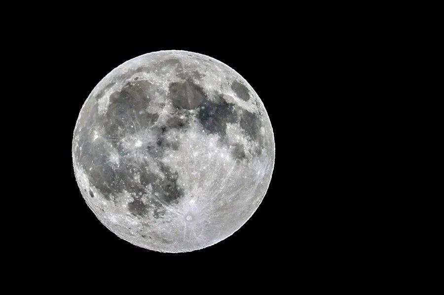 China confirma que prevé lograr un alunizaje tripulado en 2030 .