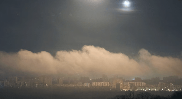 Rusia ataca Kyiv, provocando incendios en toda la capital ucraniana.