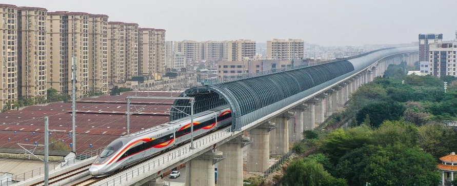 Sur de China acelera su red ferroviaria con la puesta en marcha de nuevas líneas de alta velocidad.