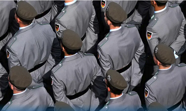 El Bundestag aprueba la nueva ley del servicio militar.