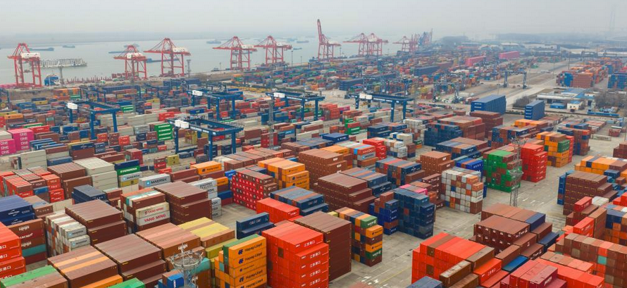 China alcanza su meta de PIB para 2025, pero el crecimiento trimestral cae a su mínimo en tres años