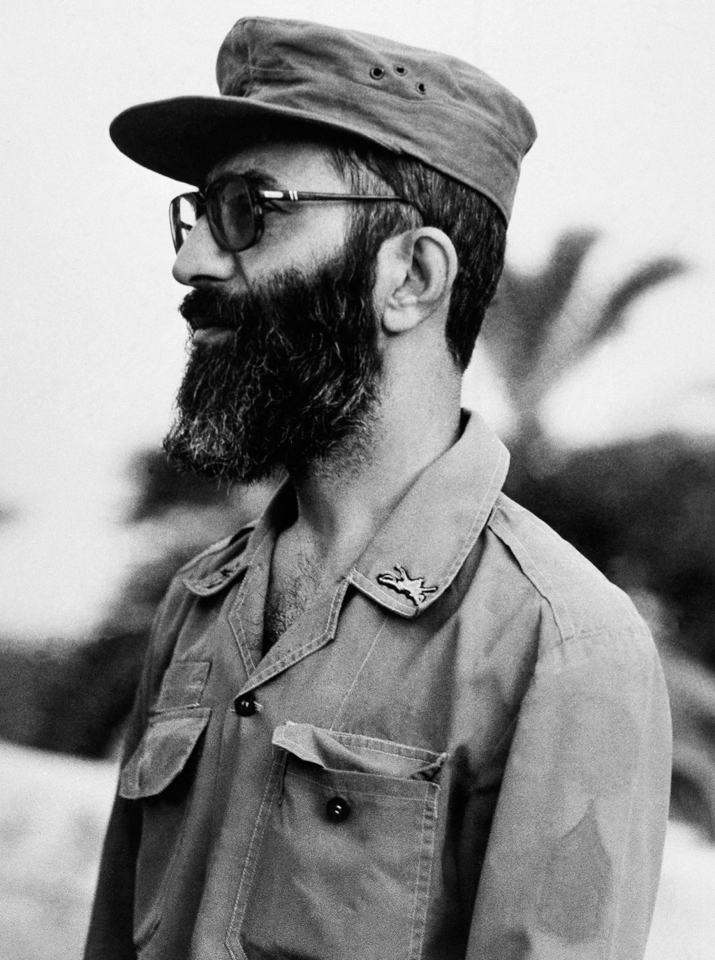 El ayatolá Ali Khamenei viste uniforme militar en octubre de 1981. Foto: AP